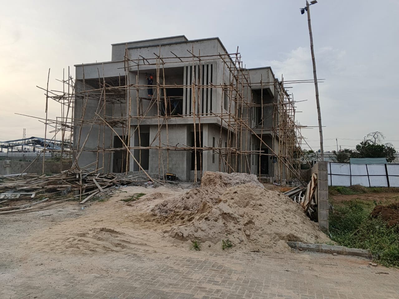 Chivite Homes: 1000SQM Prime Commercial Land in Ikeja — photo 2