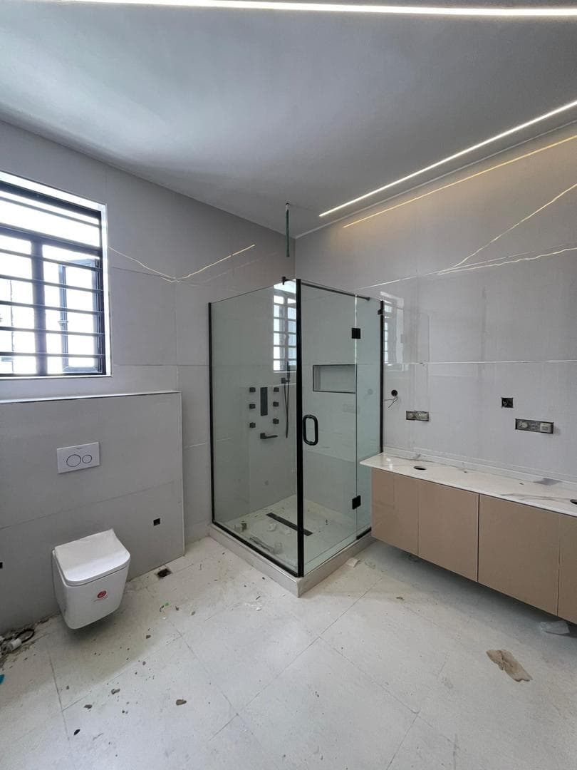 Luxury Redefined: Contemporary 5-Bedroom Semi-Detached Duplex with Private Cinema & Pool — photo 2