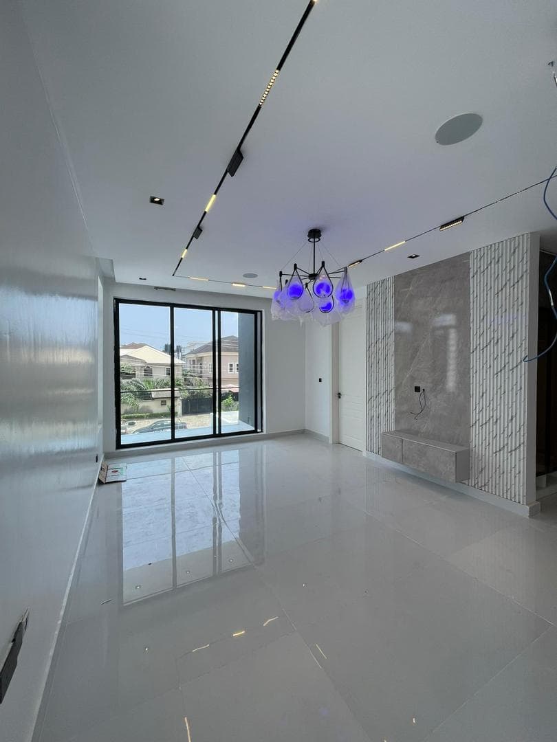 Luxury Redefined: Contemporary 5-Bedroom Semi-Detached Duplex with Private Cinema & Pool — photo 3
